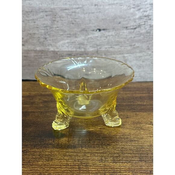 Vintage Heisey Empress Sahara Nut Dishes Dolphin Feet Set of 4 Individual Dishes - Picture 1 of 5